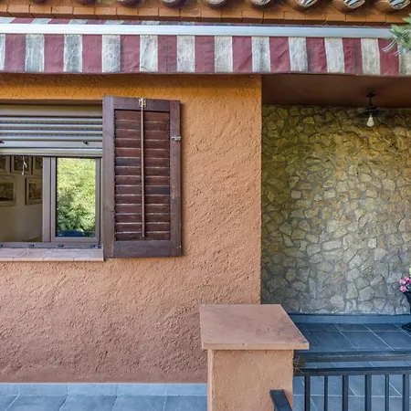 Casa En Albanyà Appartamento